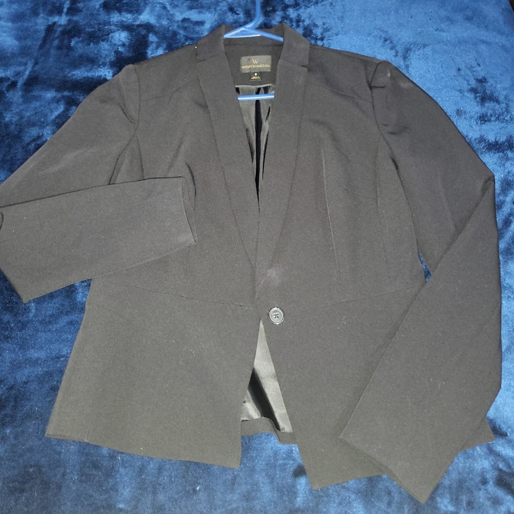 Worthington women's fitted blazer with button. Size Small.